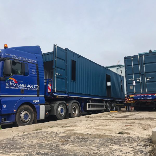 Delivery of 40ft container Delivery of 40ft container